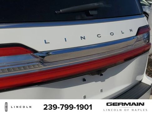 Used 2020 Lincoln Navigator Reserve w/ Luxury Package image 16