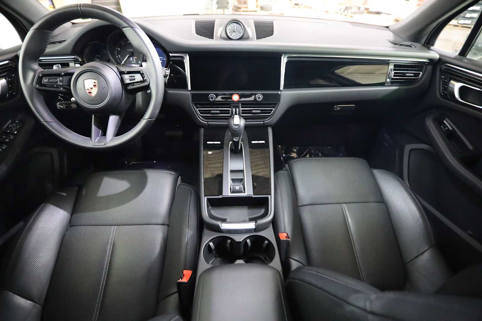 Used 2025 Porsche Macan AWD/4WD image 20