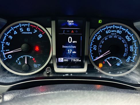 Used 2020 Toyota Tacoma SR5 RWD image 22