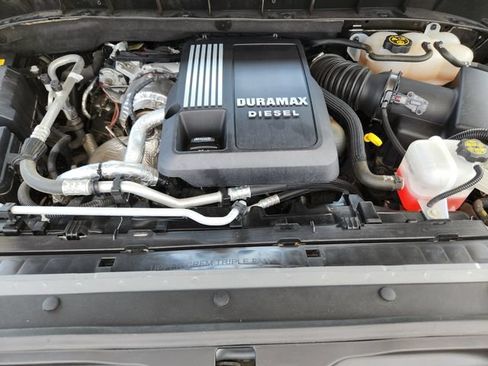 Used 2023 Chevrolet Silverado 1500 RST AWD/4WD image 31