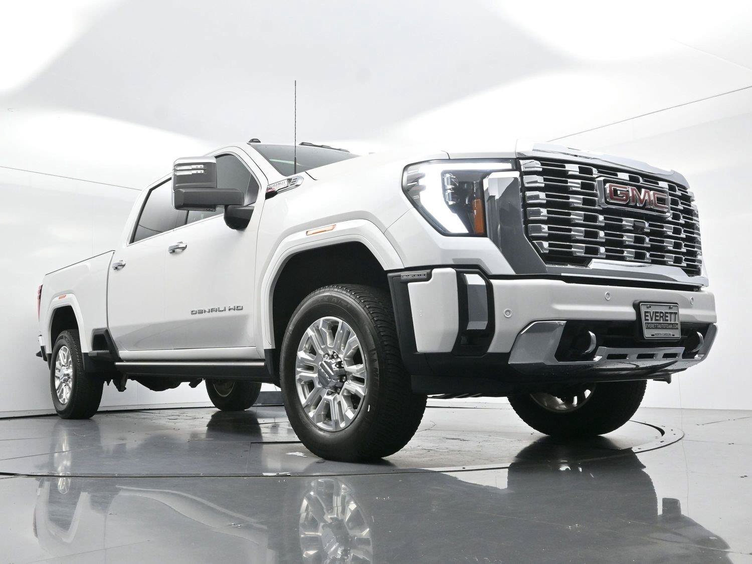 Used 2025 GMC Sierra 2500 Denali w/ Denali Reserve Package AWD/4WD image 42