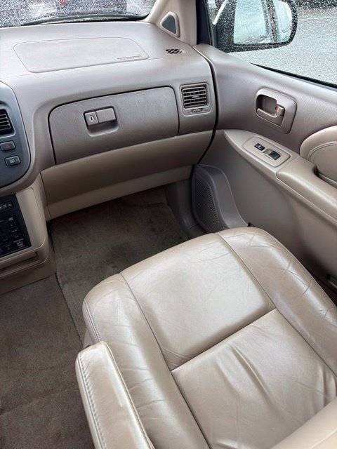 Used 1998 Toyota Sienna FWD image 12