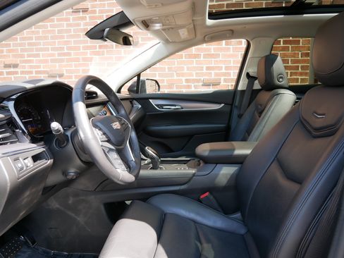 Used 2017 Cadillac XT5 Luxury w/ Driver Awareness Package AWD/4WD image 6