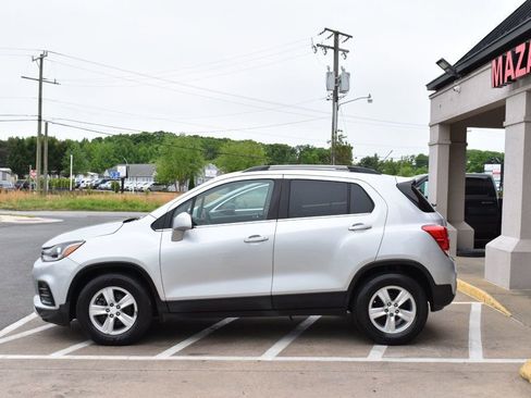 Used 2020 Chevrolet Trax LT FWD image 5