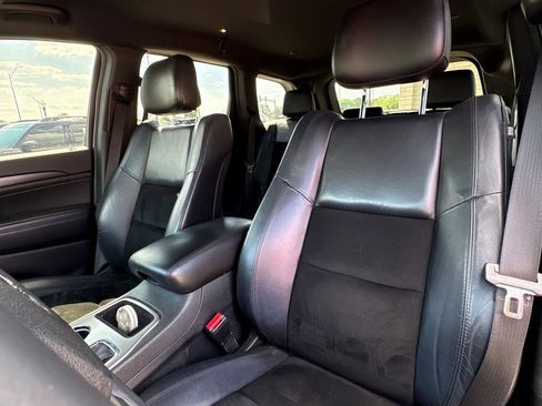Used 2018 Jeep Grand Cherokee Laredo RWD image 26