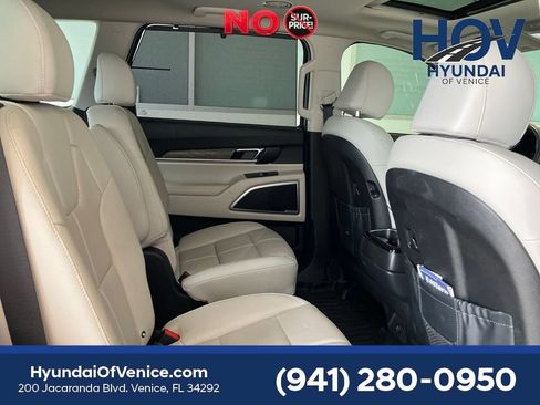 Used 2022 Kia Telluride EX w/ EX Premium Package FWD image 18