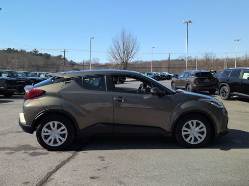 Used 2021 Toyota C-HR LE image 4