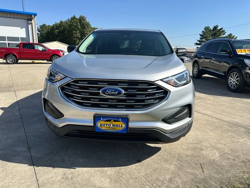 Used 2019 Ford Edge SE w/ Cargo Accessory Package image 2