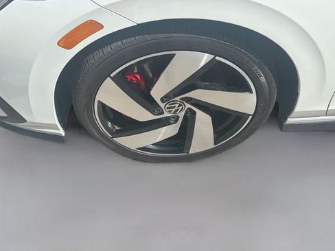 Certified 2023 Volkswagen GTI SE FWD image 37