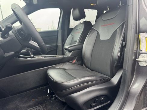 Used 2023 Jeep Compass Trailhawk w/ Trailhawk Convenience Group image 12