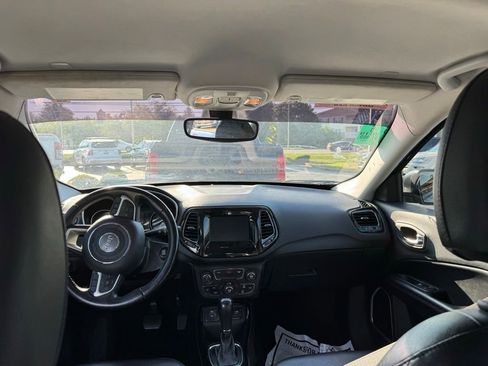 Used 2019 Jeep Compass Latitude FWD image 7