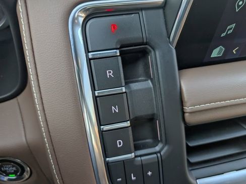 Used 2023 Chevrolet Tahoe High Country AWD/4WD image 19