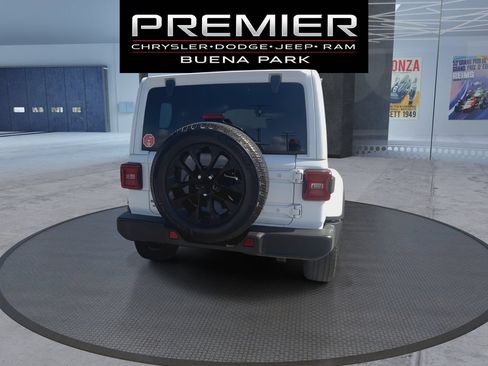 Used 2025 Jeep Wrangler Unlimited Sahara AWD/4WD image 7