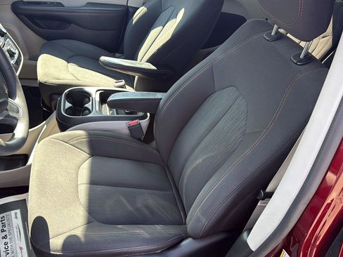 Used 2018 Chrysler Pacifica Touring Plus FWD image 16