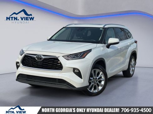 Used 2022 Toyota Highlander Limited FWD image 1