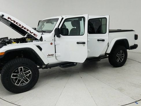 Used 2024 Jeep Gladiator Mojave AWD/4WD image 10