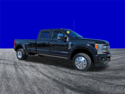 Certified 2018 Ford F450 Platinum w/ Platinum Ultimate Package image 2