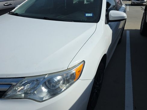 Used 2014 Toyota Camry LE image 2