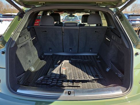 Used 2023 Audi SQ5 Prestige w/ Prestige Package image 9