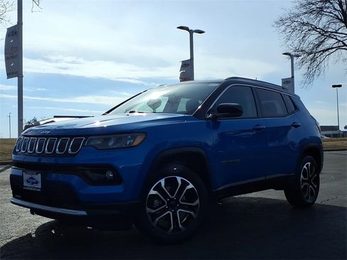Used 2022 Jeep Compass Limited image 3