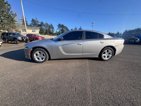 Used 2015 Dodge Charger SE image 9