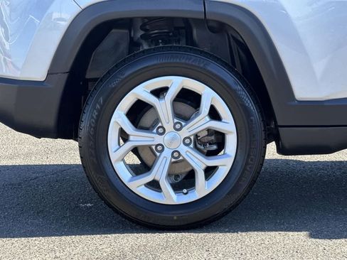 Used 2024 Jeep Compass Latitude image 39