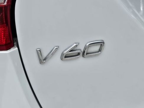 Used 2018 Volvo V60 T5 Cross Country w/ Convenience Package AWD/4WD image 11