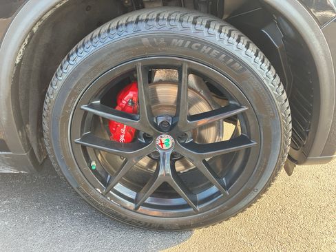 Used 2019 Alfa Romeo Stelvio Ti Sport w/ Quick Order Package 22S Sport AWD/4WD image 10