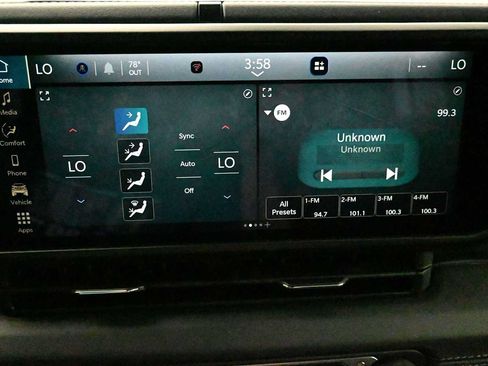 Used 2024 Jeep Wrangler Unlimited Rubicon 4xe AWD/4WD image 11