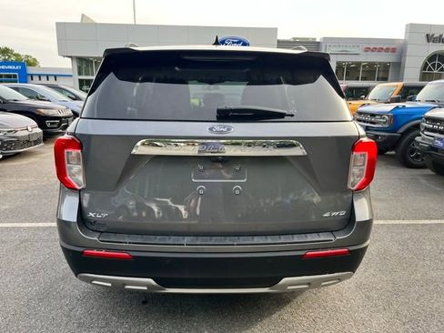 Used 2022 Ford Explorer XLT w/ Equipment Group 202A AWD/4WD image 7