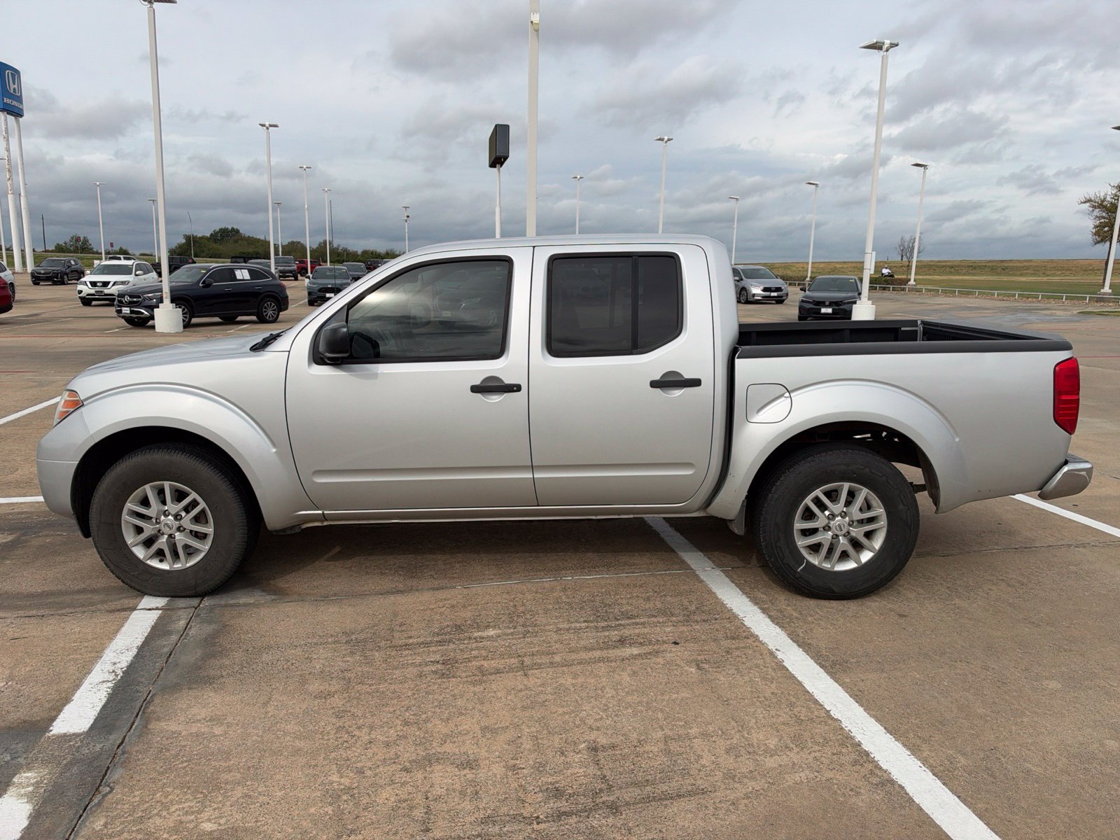 Used 2019 Nissan Frontier SV RWD image 4