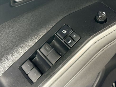 Used 2021 Toyota Highlander XLE AWD/4WD image 29