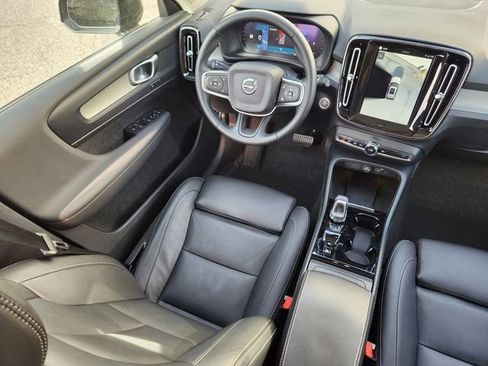 Certified 2025 Volvo XC40 B5 Plus AWD/4WD image 12