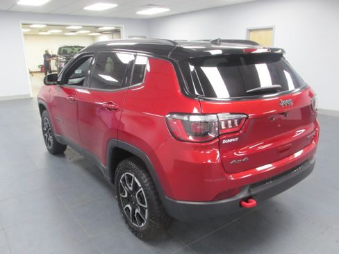 Used 2025 Jeep Compass Trailhawk AWD/4WD image 7