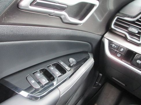 Used 2023 Kia Sportage EX image 23