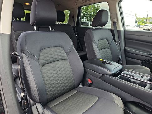 Used 2024 Nissan Pathfinder SV FWD image 11