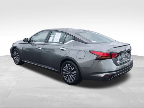 Used 2024 Nissan Altima 2.5 SV FWD image 6