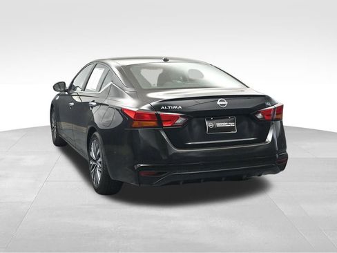 Used 2025 Nissan Altima 2.5 SV FWD image 4
