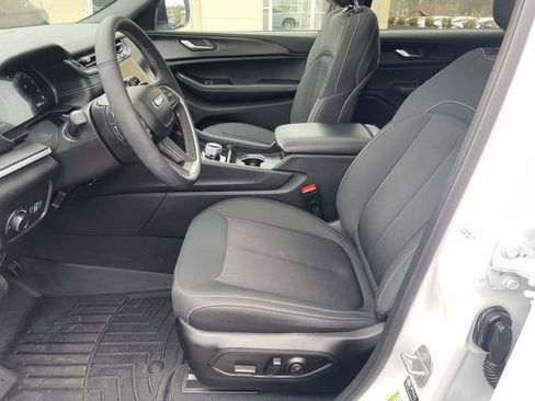 Used 2025 Jeep Grand Cherokee L Laredo w/ Luxury Tech Group I image 11