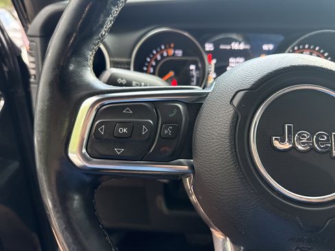 Used 2018 Jeep Wrangler Unlimited Sahara w/ Quick Order Package 24M Moab AWD/4WD image 25