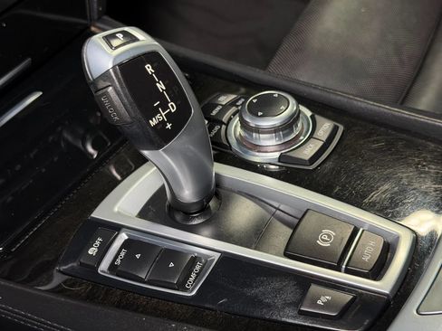 Used 2012 BMW 750i RWD image 18