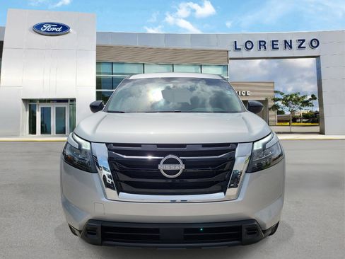 Used 2024 Nissan Pathfinder S FWD image 2
