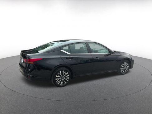 Used 2026 Nissan Altima 2.5 SV FWD image 14