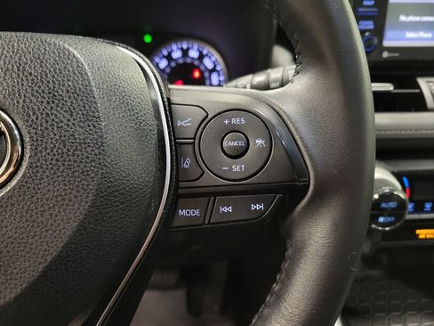 Used 2020 Toyota RAV4 XLE Premium FWD image 25