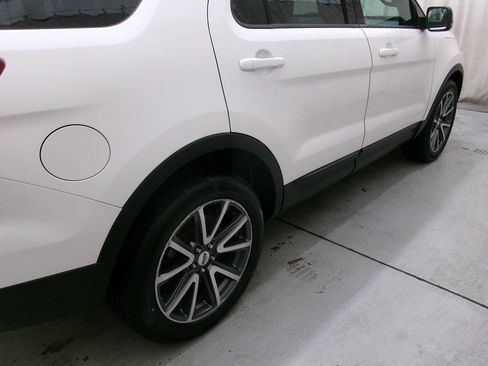 Used 2015 Ford Explorer XLT w/ Equipment Group 202B AWD/4WD image 10