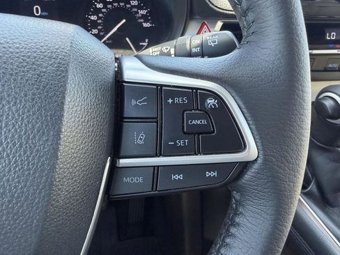 Used 2021 Toyota Sienna XLE FWD image 38