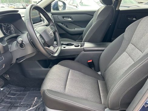 Used 2025 Nissan Rogue SV image 11