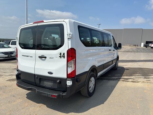 Used 2017 Ford Transit 350 XLT RWD image 5