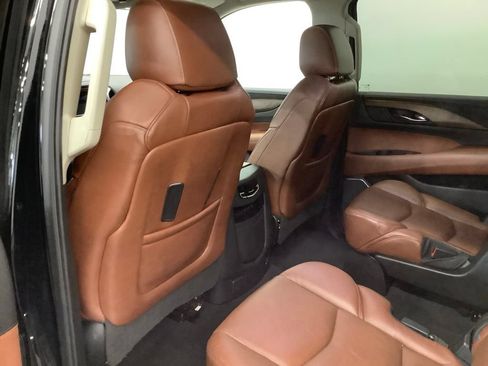 Used 2019 Cadillac Escalade ESV Premium Luxury AWD/4WD image 10