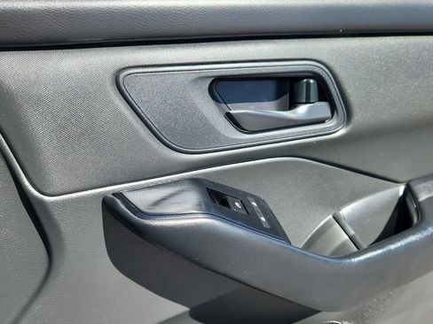 Used 2024 Nissan Rogue S image 15